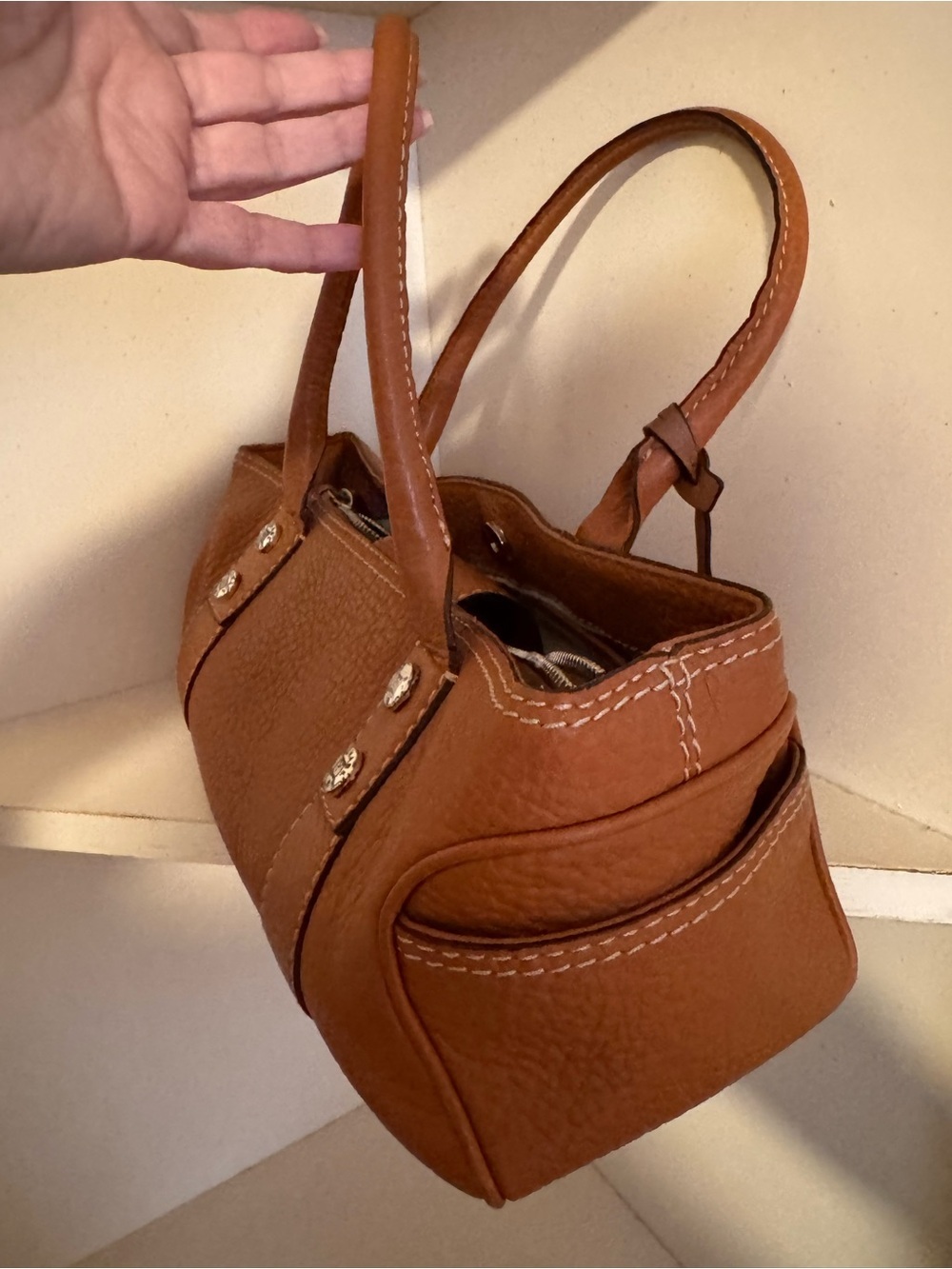 Michael Kors Classic Tan Leather Shoulder Bag - Picture 6 of 8